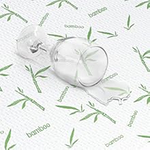 avec feuilles de bambou imprimées sur fond blanc