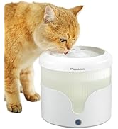 Le texte indique « Petonecess ». Chat orange enquêtant sur une fontaine à eau cylindrique blanche pour animaux de compagnie avec dessus arrondi et voyant bleu.