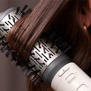 Apportez plus de volume et de corps à vos cheveux avec la brosse coiffante