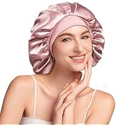 Bonnet de nuit en satin rose ou bonnet de protection des cheveux affiché sur fond blanc.