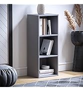 Chaise de bureau en maille noire présentée sous plusieurs angles, avec hauteur réglable, accoudoirs et base à roulettes avec support dorsal ergonomique.