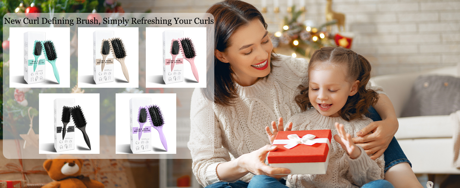 une mère et sa fille ouvrant un coffret cadeau