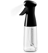 Plusieurs flacons pulvérisateurs avec bouchon de pompe noir, montrant des contenants transparents avec des détails à motif côtelé sur les côtés, disposés selon la disposition de la vitrine du produit.