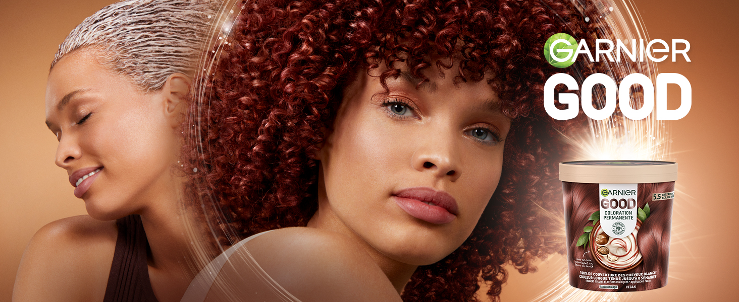 Le texte indique « GARNIER GOOD ». Publicité d'un produit montrant une coiffure naturelle pour cheveux bouclés, avec le contenant du produit de soin des cheveux visible dans un coin.