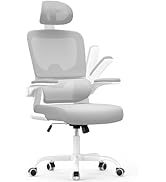 Le texte se lit comme suit : « Image 1 ». Chaise de bureau ergonomique blanche avec dossier en maille, appui-tête réglable, accoudoirs et soutien lombaire. La chaise a un cadre blanc avec une base et des roues chromées.