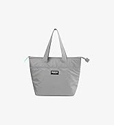 Plusieurs vues d'un grand sac fourre-tout gris, montrant différents angles, y compris les perspectives avant, latérale et supérieure. Le sac semble être fait d'un tissu durable.