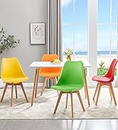 un ensemble de chaises de salle à manger modernes