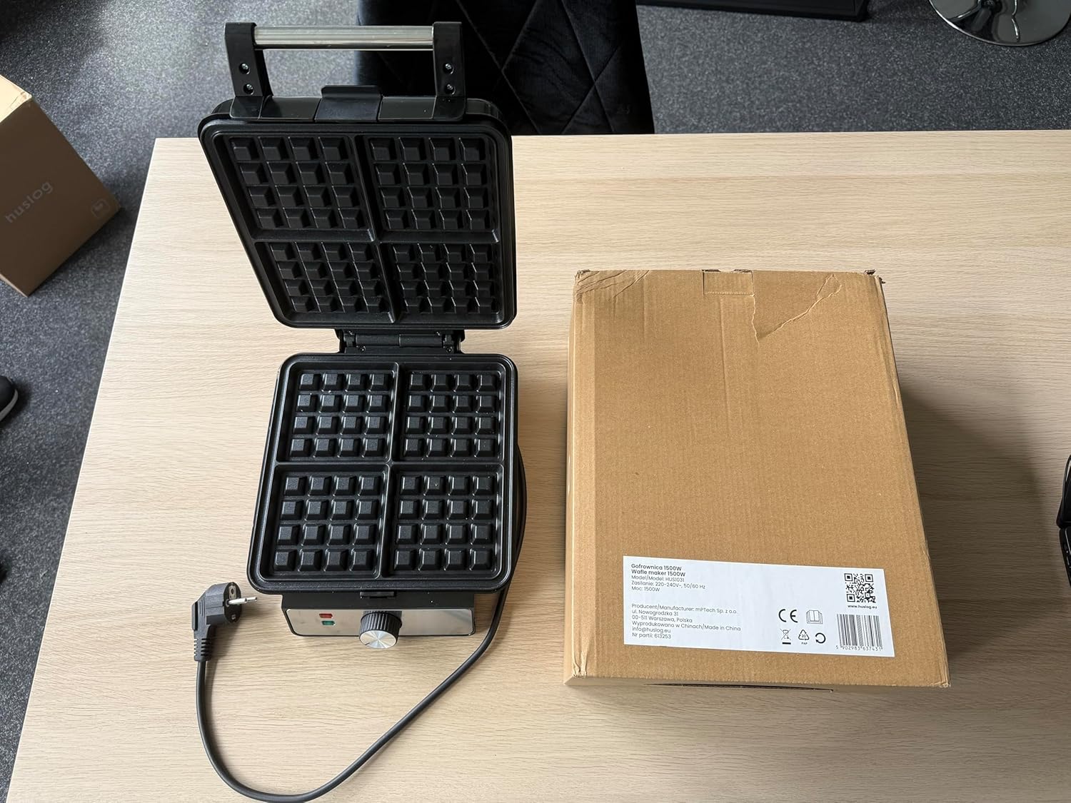 Gaufrier électrique - 1500W, 4 gaufres, inox, plaques antiadhésives, température réglable