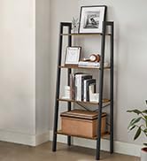 une étagère avec des livres et une bibliothèque