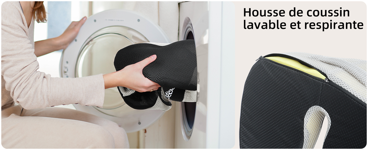 Démonstration d'une housse de coussin adaptée à la machine à laver, montrant des mains plaçant un coussin de couleur foncée dans