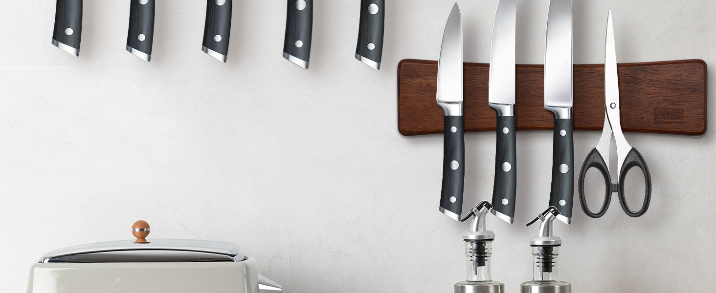 un tas de couteaux accrochés au mur