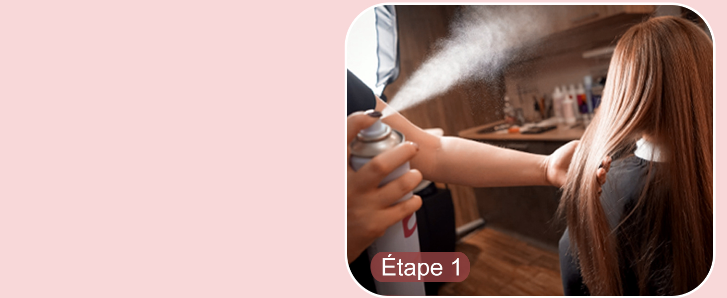 une femme pulvérisant la main d'une femme avec un vaporisateur