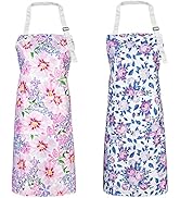 Deux tabliers à motifs floraux avec bretelles réglables. Le tablier gauche comporte des fleurs roses et violettes, le tablier droit a des feuilles bleues et des fleurs roses sur fond blanc