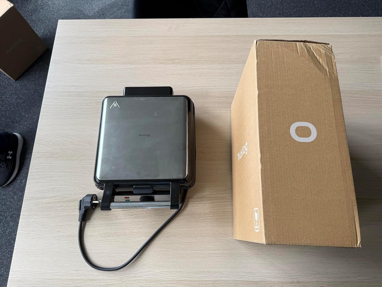 Gaufrier électrique - 1500W, 4 gaufres, inox, plaques antiadhésives, température réglable