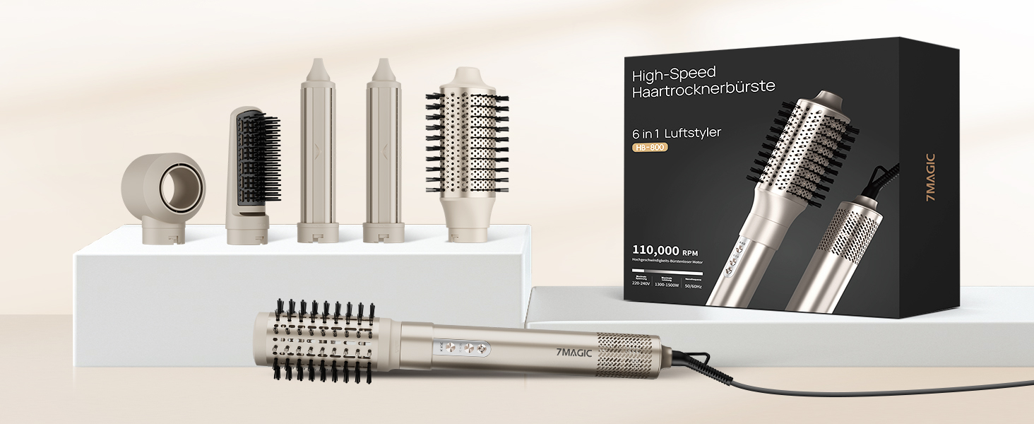 Collection d'outils de coiffure comprenant des brosses et des peignes disposés en rangée sur un fond clair, montrant des outils de toilettage professionnels.