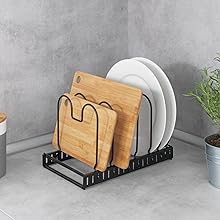 de cuisine pour la cuisson sur la cuisinière et au four, le service et le lavage de la vaisselle.