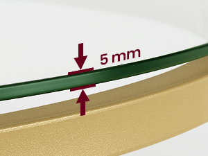 Gros plan de deux surfaces qui se chevauchent, peut-être des matériaux de revêtement de sol. La couche supérieure est verte, la partie inférieure est beige. 5 mm d'épaisseur indiquée par une flèche.