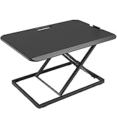 avec un dessus rectangulaire plat et une base pliante en forme de X. Dispose d'une découpe de poignée sur le bord avant pour faciliter le levage