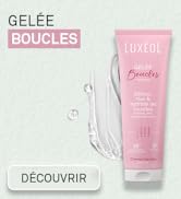 Le texte se lit comme suit : « BOUCLES » et « DÉCOUVRIR ». Produits de beauté ou cosmétiques de couleur rose sur fond blanc.