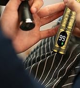 Appareil portatif cylindrique avec affichage numérique indiquant « 89 ». L'appareil a un motif doré orné et un embout noir