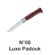 avec manche en bois et lame en acier inoxydable. Le texte indique « N°08 Luxe Padouk », indiquant le modèle