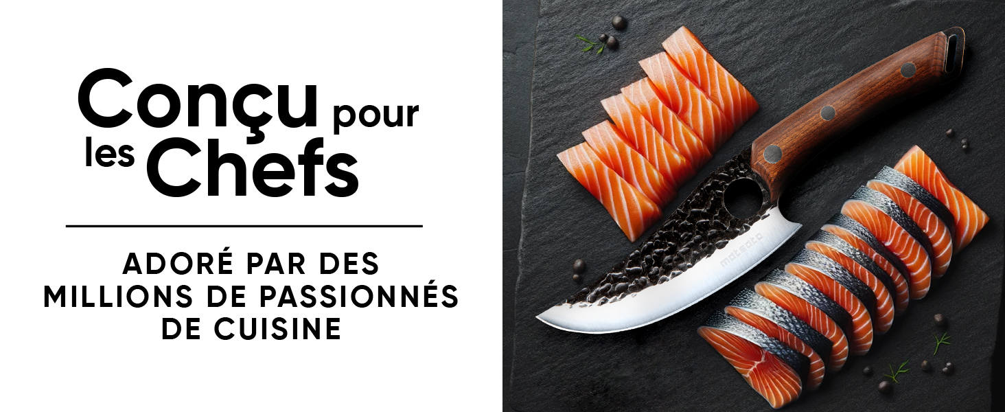 avec manche en bois à côté de tranches de saumon sur une surface en ardoise foncée. Le texte en français décrit le produit comme étant apprécié par des millions de passionnés de cuisine.