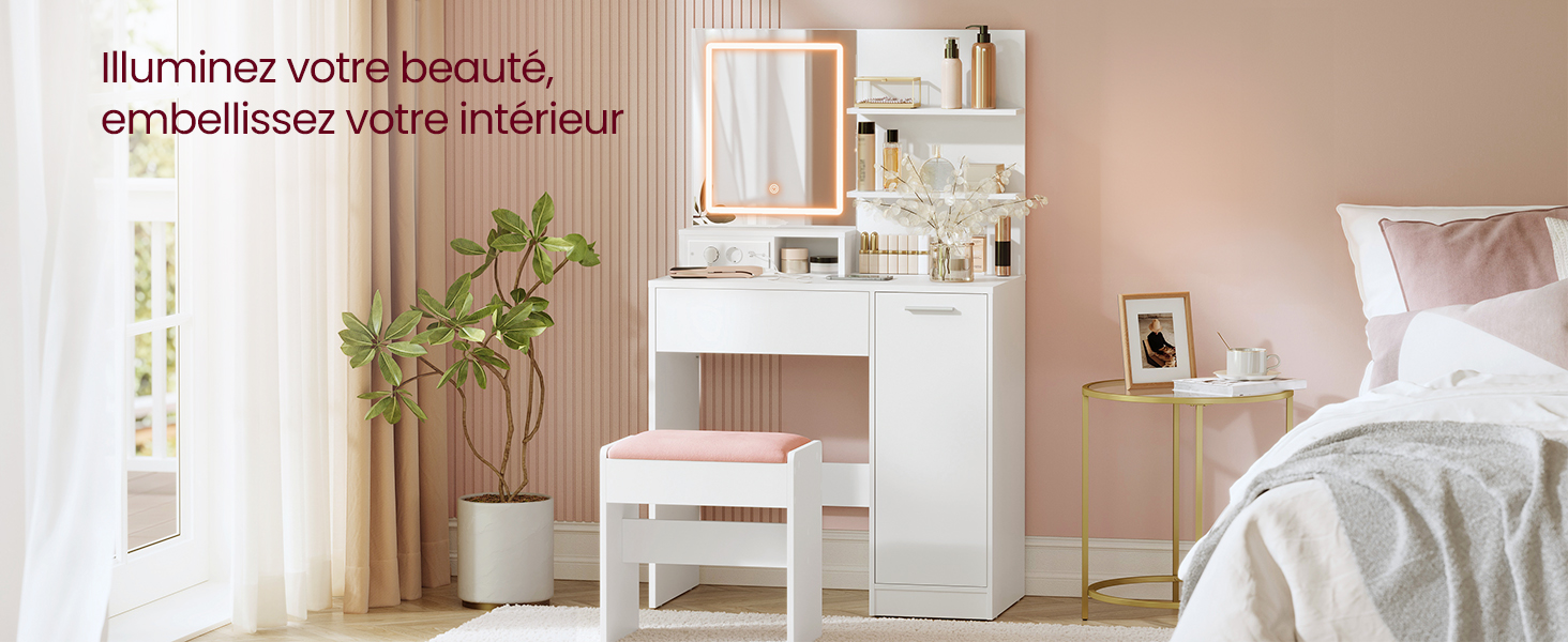 Le texte se lit comme suit : « Illuminez votre maison, embellissez votre intérieur ». Intérieur de chambre lumineux et minimaliste avec mobilier blanc et plantes en pot.