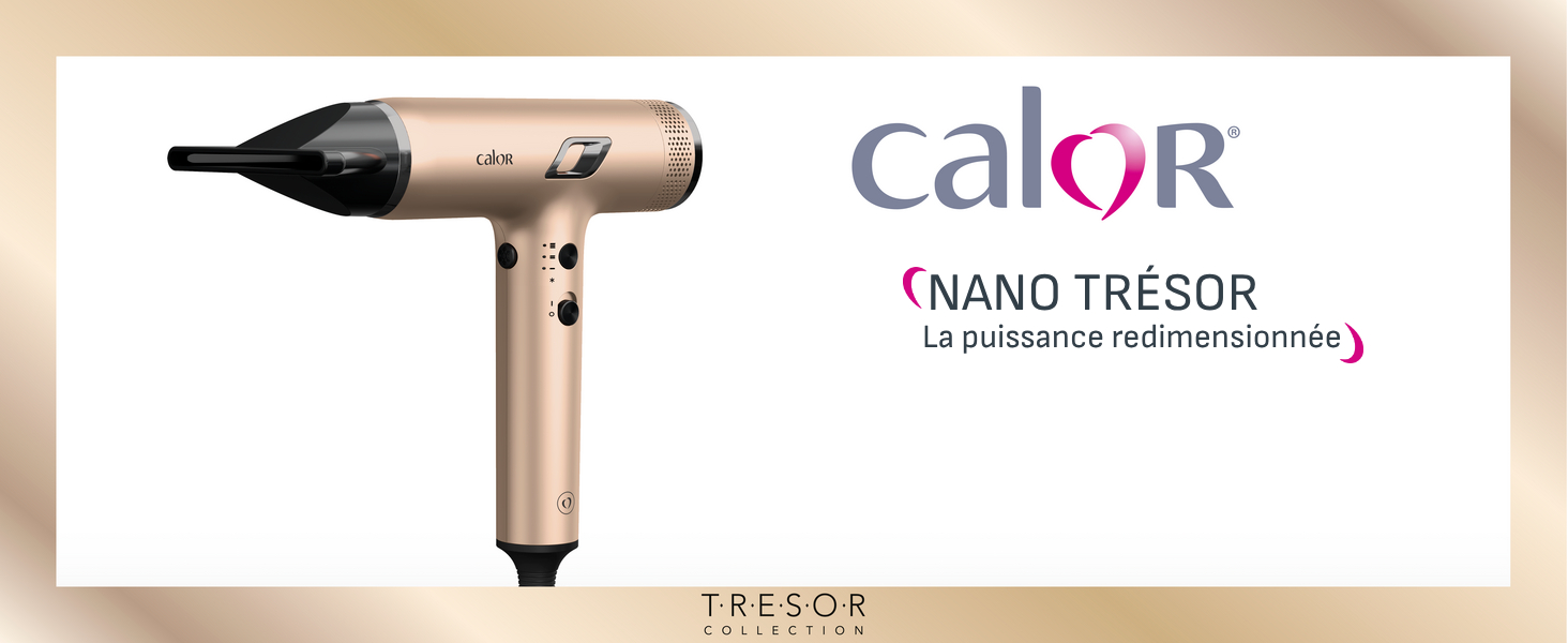 Le texte se lit comme suit : « CALOR NANO TRÉSOR La puissance méditerranéenne ». Sèche-cheveux de style professionnel de couleur or champagne avec embout concentré.