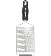 Le texte indique « GOURMET ». Plusieurs photos de produits montrant une râpe en acier inoxydable dotée d'un manche ergonomique noir et d'un design professionnel élégant, montrées sous différents angles.