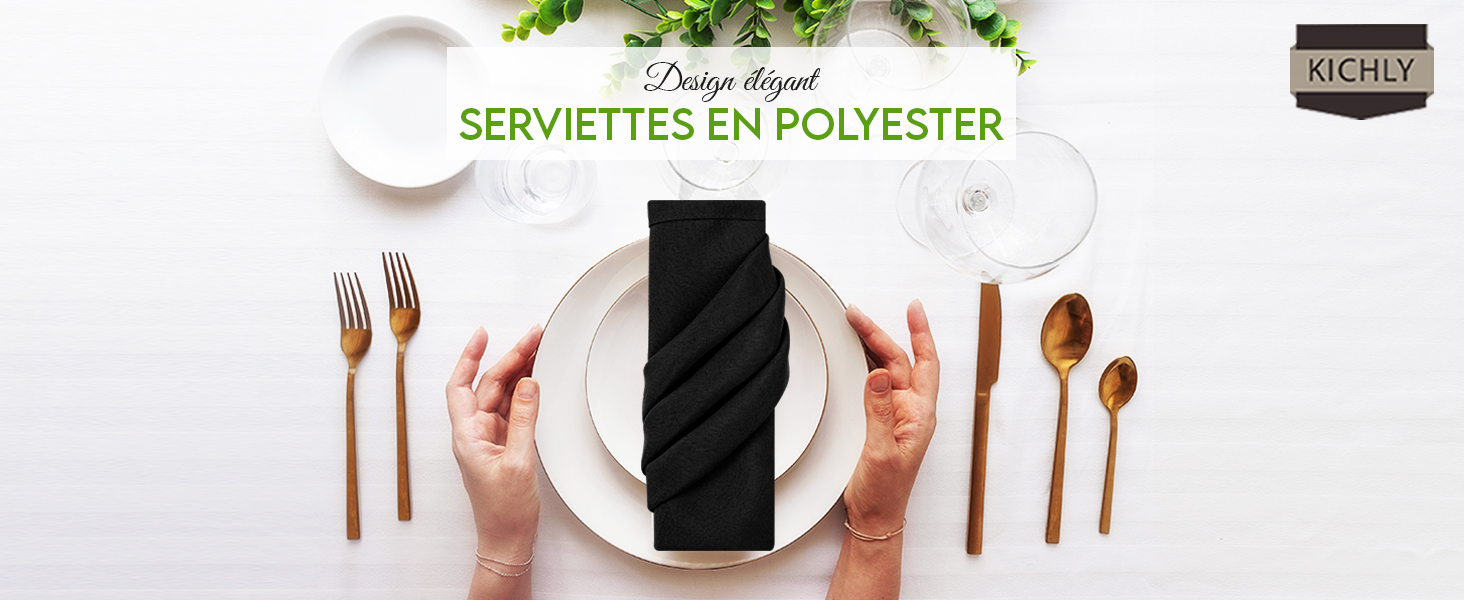 un décor de table avec une serviette noire dessus