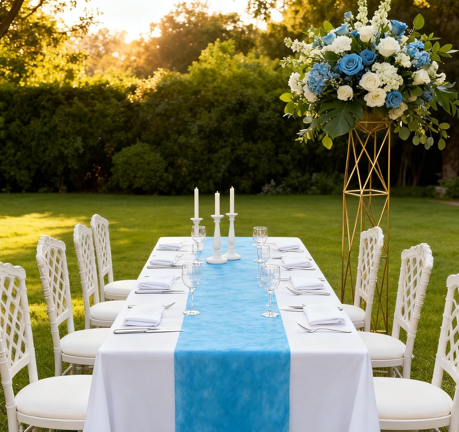 Chemin de table non tissé bleu 23x300cm, 150 cœurs décoratifs