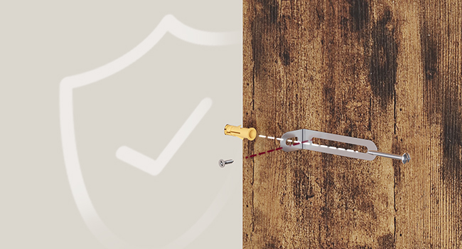 Loquet de porte de style ancien avec poignée en laiton et mécanisme de verrouillage en métal, monté sur une surface en bois patiné. L'icône d'un bouclier blanc partiel est visible sur la gauche.