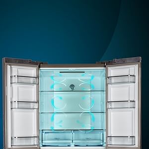 Vue intérieure d'un réfrigérateur ouvert présentant des étagères et des compartiments de rangement illuminés teintés de bleu.