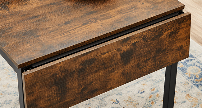 Table à rabats en bois avec finition brune riche. Un vantail est abaissé, montrant un design articulé. La table repose sur un tapis à motifs