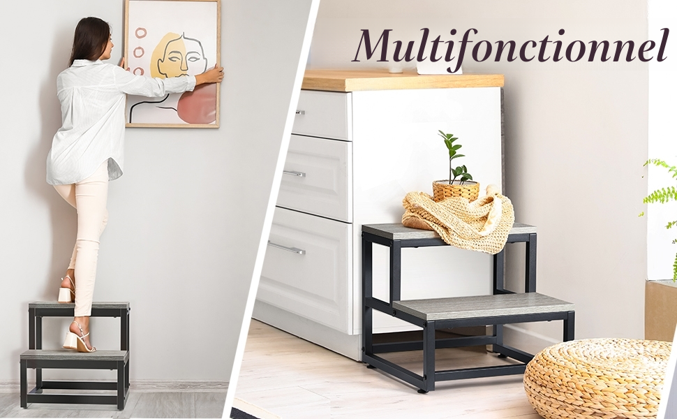 Marchepied multifonction en métal noir présenté en deux utilisations : atteindre des endroits hauts et comme table d'appoint avec des objets décoratifs.