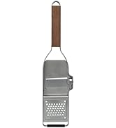 Râpe en forme de boîte avec manche en bois illustré sous plusieurs angles, dotée d'une surface de râpe grossière standard et d'une construction en acier inoxydable.