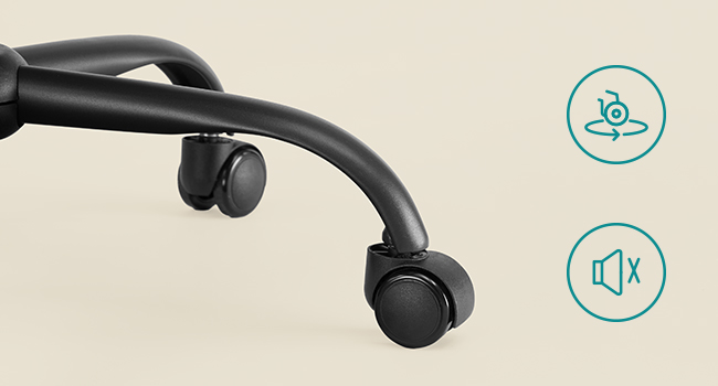 Plusieurs panneaux montrant un pommeau de douche à main ou un pulvérisateur noir avec des icônes indiquant des caractéristiques sonores ou de débit d'eau.