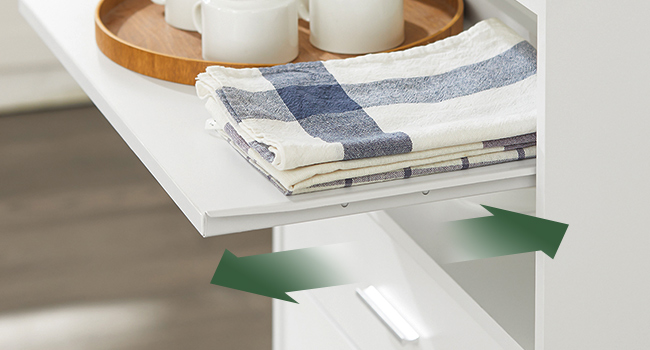 Démonstration rapprochée de l'installation du support de montage mural, montrant une plaque de montage blanche fixée au mur à l'aide de matériel de montage visible.