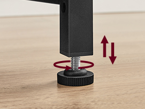 Pied de meuble réglable ou pied de nivellement avec boîtier noir et mécanisme rotatif, illustré par une flèche directionnelle indiquant le réglage de la hauteur
