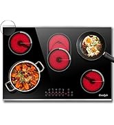 avec quatre zones de chauffage rouges et une zone de cuisson supplémentaire. Deux casseroles avec des aliments visibles à la surface, montrant une cuisson active.