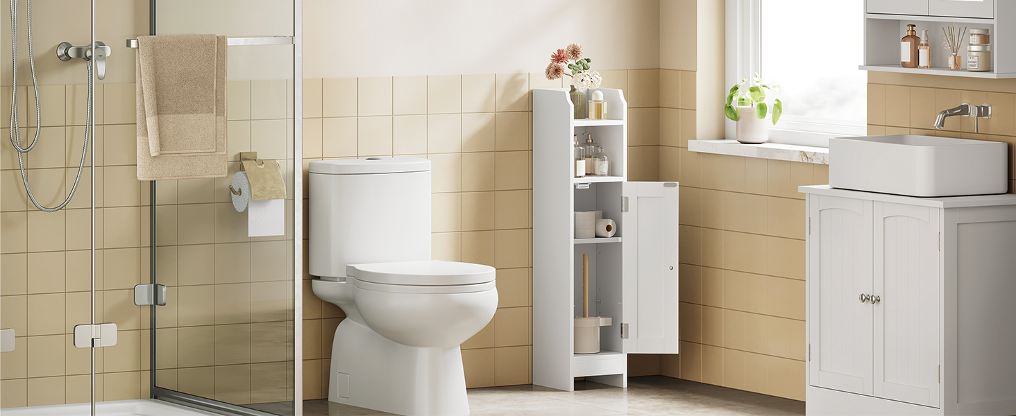 une toilette blanche avec une étagère dans le coin.