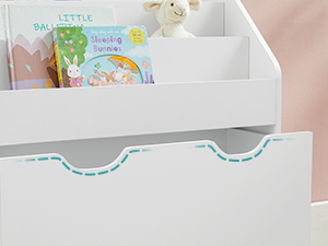 avec étagère ouverte et tiroir. Contient des livres pour enfants et un animal en peluche.