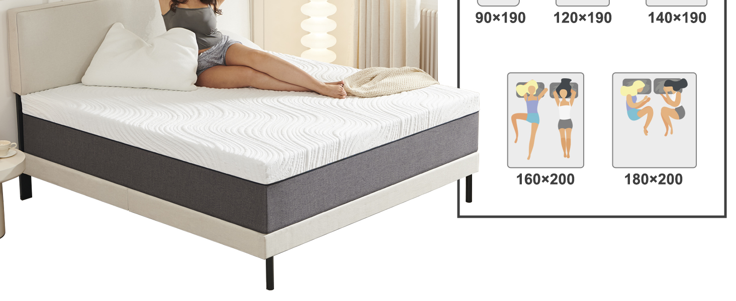 une femme allongée sur un lit, les jambes croisées.