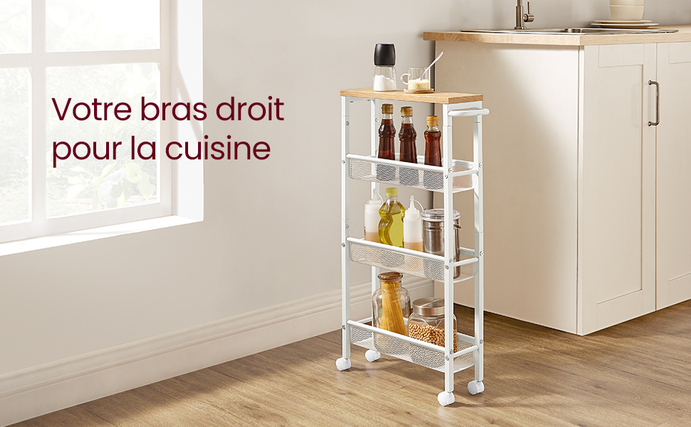 au design fin, mettant en valeur diverses bouteilles et bocaux. Placé dans une cuisine lumineuse à côté d'armoires, avec texte en français.