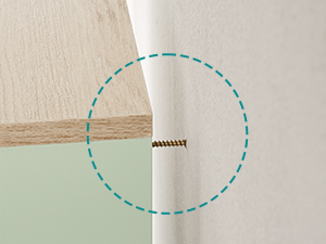 Gros plan d'un coin de mur auquel est attaché un petit crochet en métal. Un cercle en pointillé bleu sarcelle met en évidence l'emplacement du crochet.