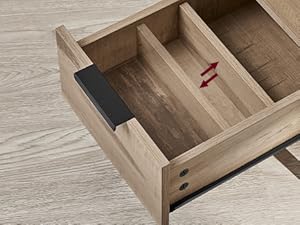Compartiment à tiroirs en bois à plusieurs sections, avec finition en chêne clair et détails de quincaillerie noirs.