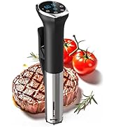 noir et argenté affiché à côté de steaks grillés et de tomates fraîches sur fond blanc