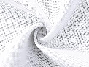 Gros plan d'une matière textile blanche avec un motif de tissage visible, tordue pour montrer texture et flexibilité