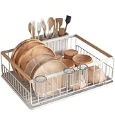 Angles multiples d'un organiseur de rangement en fil métallique contenant des articles de couleur beige, démontrant la capacité de stockage et les options de rangement.