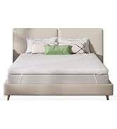 Canapé ou méridienne minimaliste moderne en tissu gris clair avec pieds fins, présenté sous plusieurs angles dans un décor intérieur lumineux.